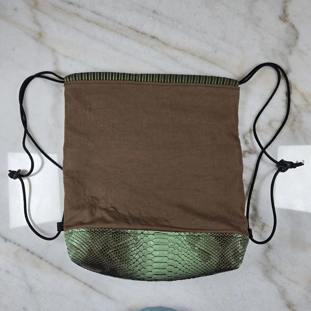 Star Wars The Child Grogu Drawstring Backpack Green Snakeskin Baby Yoda